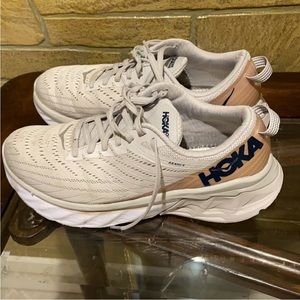 Women’s Hokas 8.5